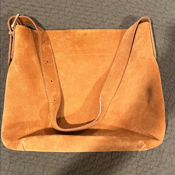 Madewell - The essential bucket tote in suede - dark caramel - Picture 3 of 6